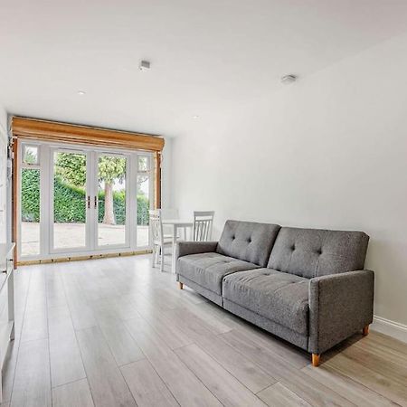 Beautiful 4-5 Bedroom Village House With Rural Views Salford  Esterno foto