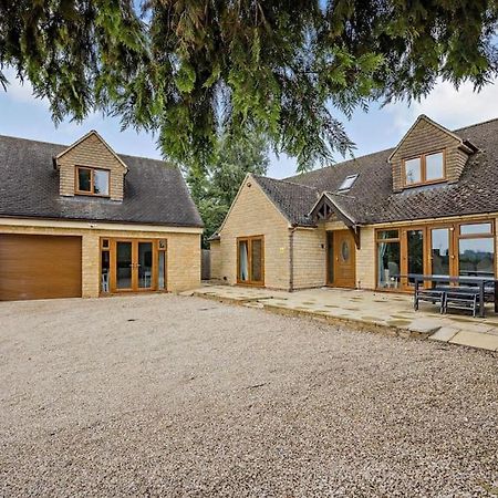Beautiful 4-5 Bedroom Village House With Rural Views Salford  Esterno foto