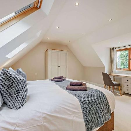 Beautiful 4-5 Bedroom Village House With Rural Views Salford  Esterno foto