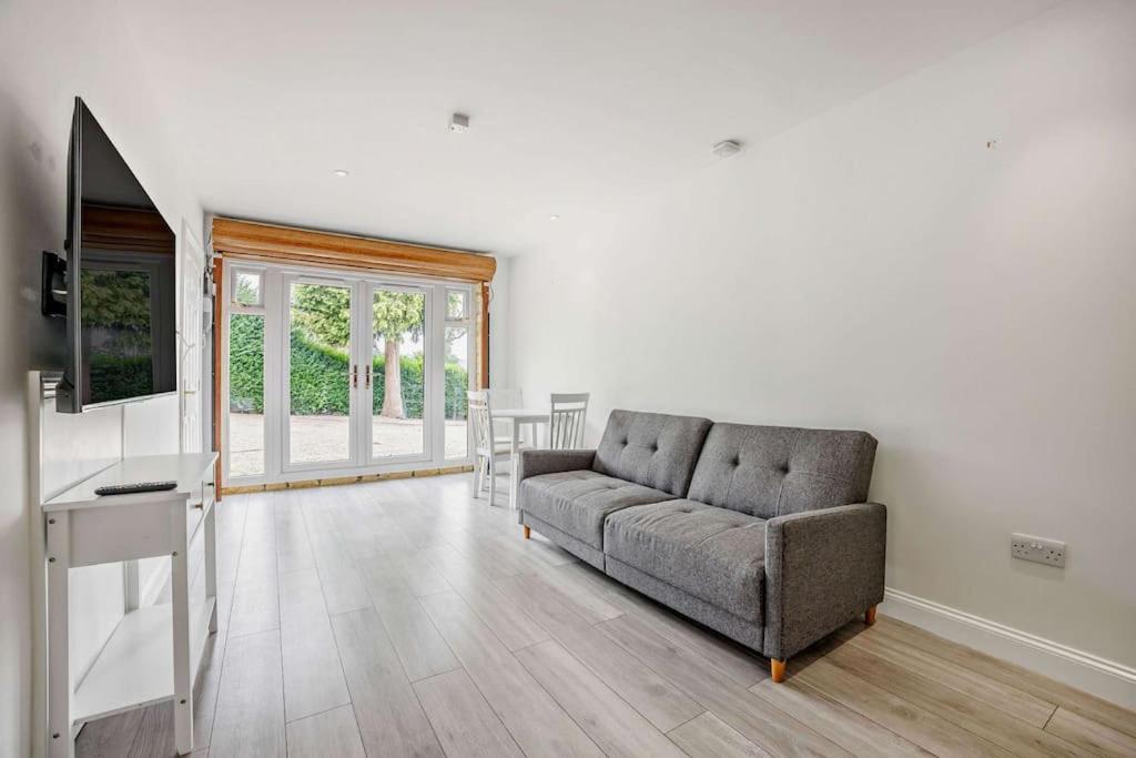 Beautiful 4-5 Bedroom Village House With Rural Views Salford  Esterno foto