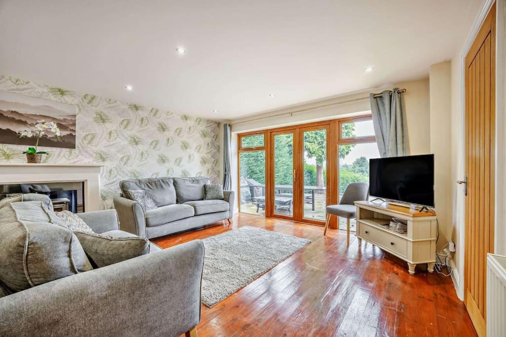 Beautiful 4-5 Bedroom Village House With Rural Views Salford  Esterno foto