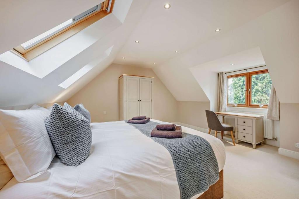 Beautiful 4-5 Bedroom Village House With Rural Views Salford  Esterno foto
