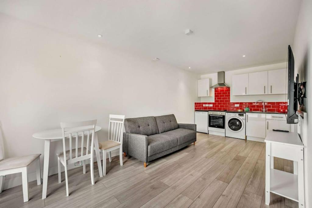 Beautiful 4-5 Bedroom Village House With Rural Views Salford  Esterno foto