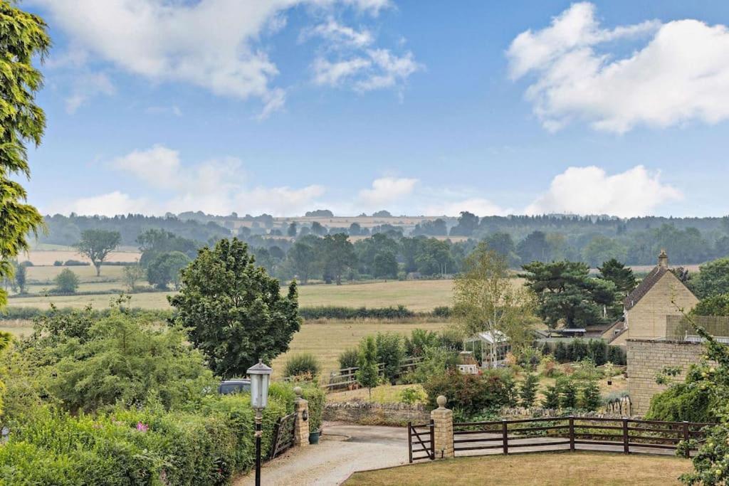 Beautiful 4-5 Bedroom Village House With Rural Views Salford  Esterno foto