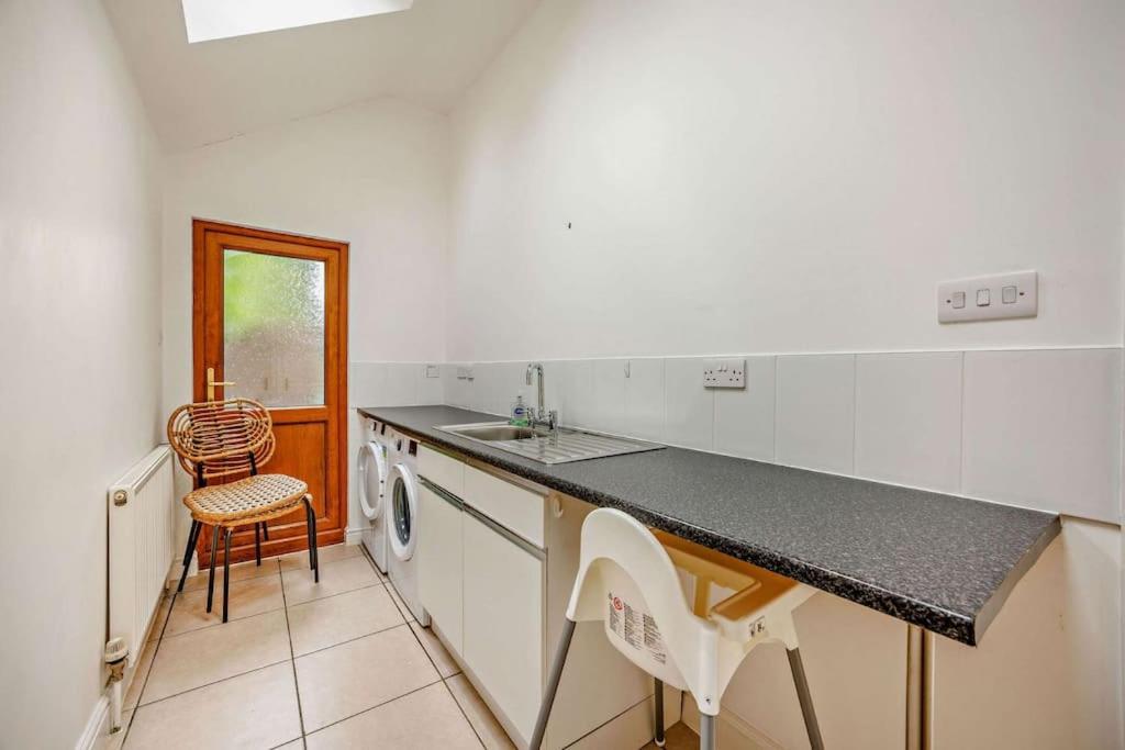 Beautiful 4-5 Bedroom Village House With Rural Views Salford  Esterno foto